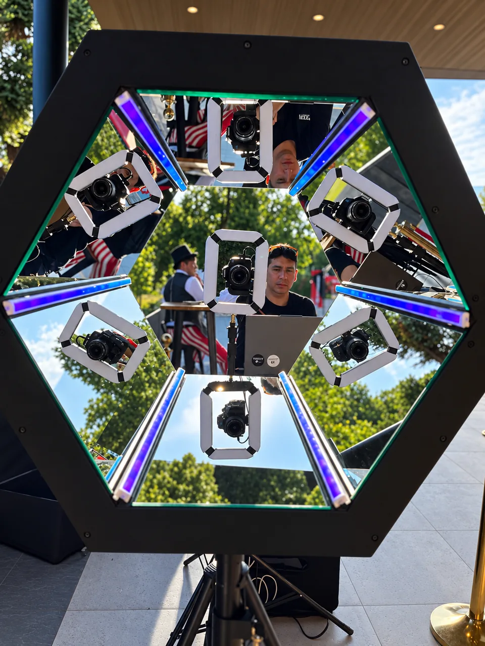 Detalle de los reflejos del Caleidoscopio — MazeLab (fotografía retocada)
