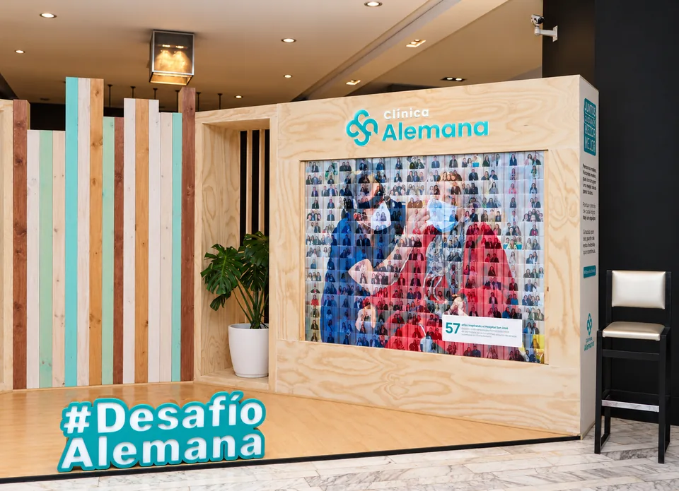 Fotomosaico terminado e integrado al espacio — MazeLab (fotografía retocada)
