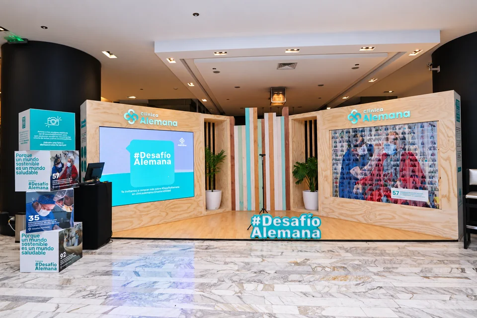 Muro de Fotomosaico en un evento — MazeLab (fotografía retocada)