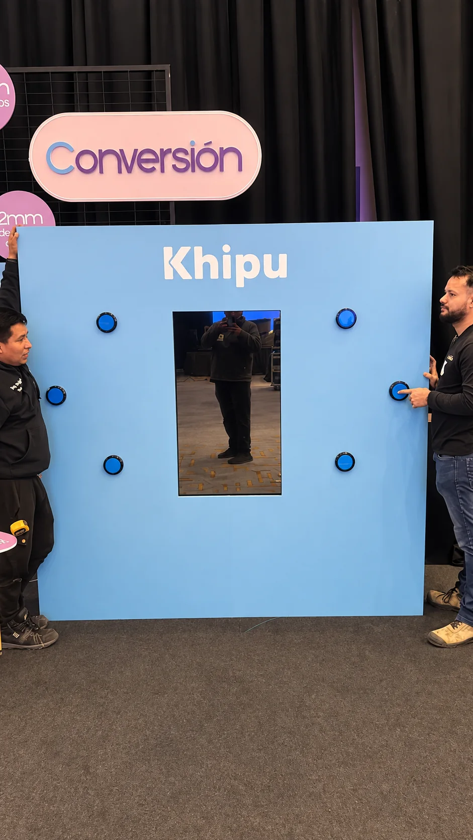 MuroReact personalizado en un evento — MazeLab (fotografía retocada)